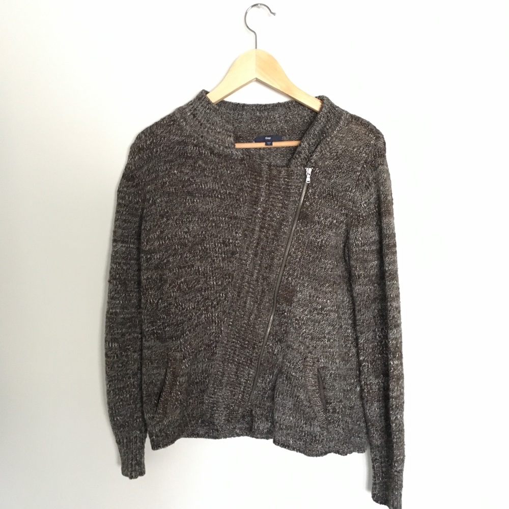 Gray Gap Sweater Size Large